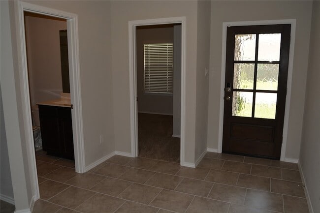 Building Photo - 13919 Leigh Lake Ln