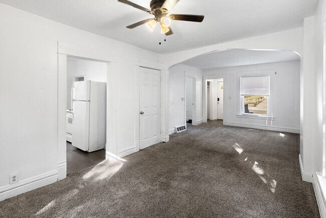 Building Photo - Centrally Located to Downtown Lansing