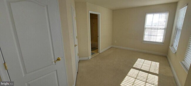 Building Photo - 11808 Regents Park Dr