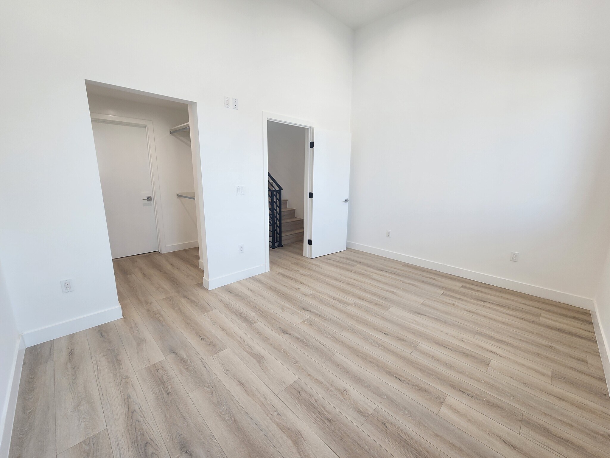 Building Photo - 6061 Fulton Ave