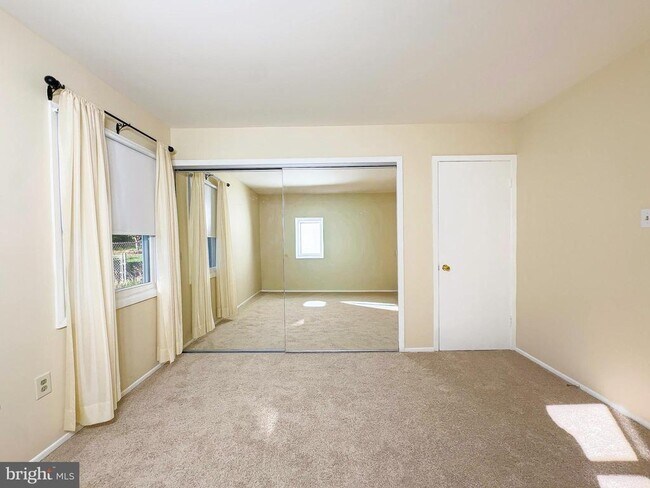 Building Photo - 3418 Medina Ln