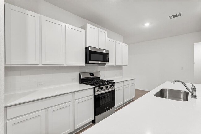Building Photo - 161 Keefer