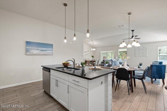 Building Photo - 88 N Hamilton Springs Rd