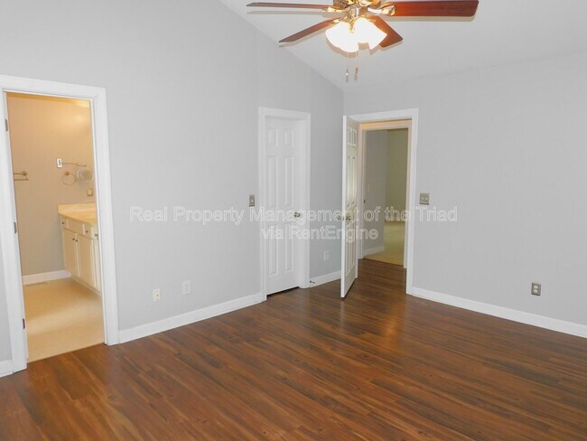 Building Photo - 2804 Mitchell Wood Dr