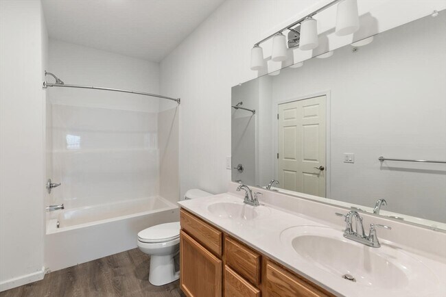 Building Photo - 50 R Maplewood Ave