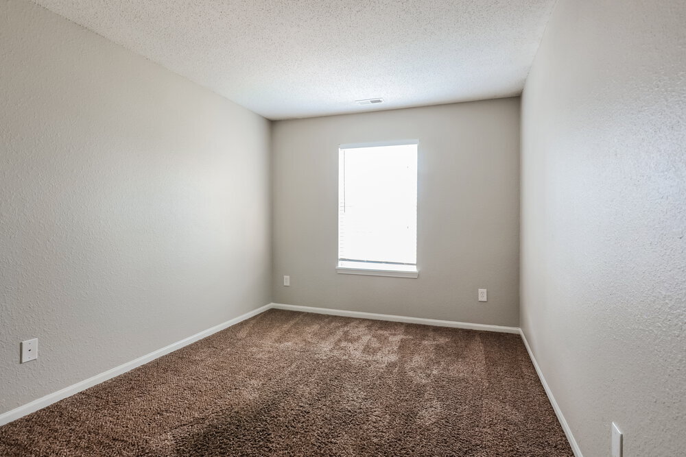 Building Photo - 707 Deer Trail Dr