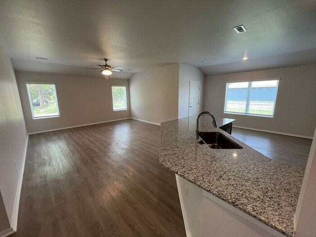 Building Photo - Now Leasing: Spacious 4-Bedroom, 2-Bath Home in Pea Ridge — Secure Your New Home Today!