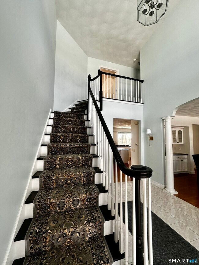 Building Photo - 9 Leeward Ln