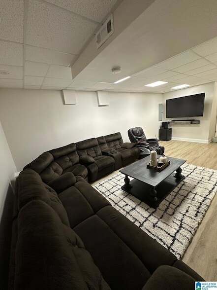 Building Photo - 221 Castlehill Dr