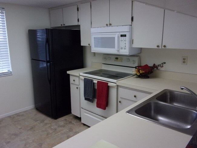 Building Photo - 256 Cypress Lane