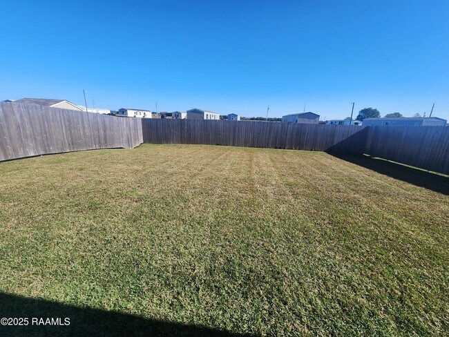 Building Photo - 208 Stockbridge Ln