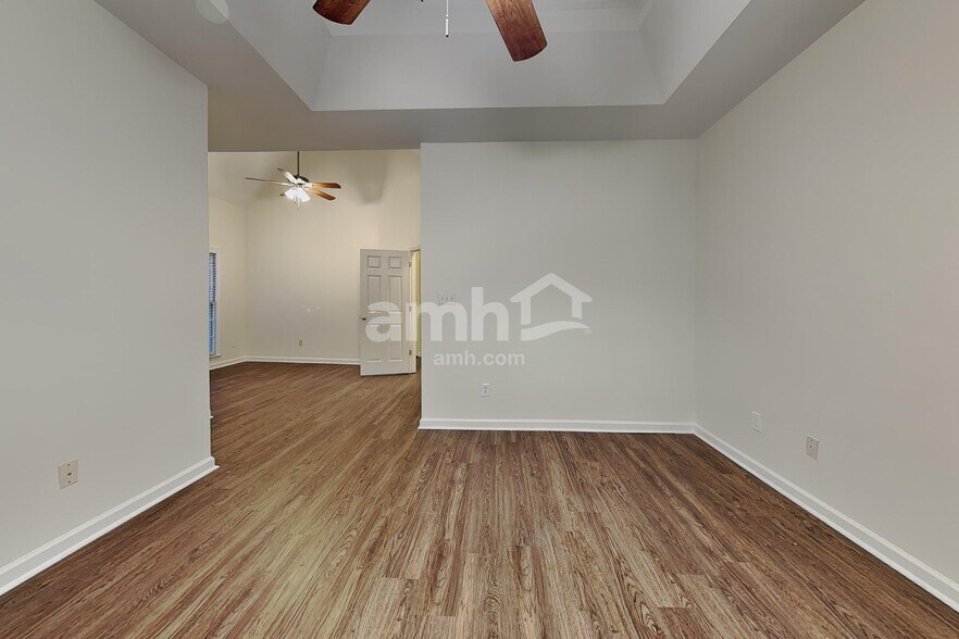 Building Photo - 102 Selsey Dr