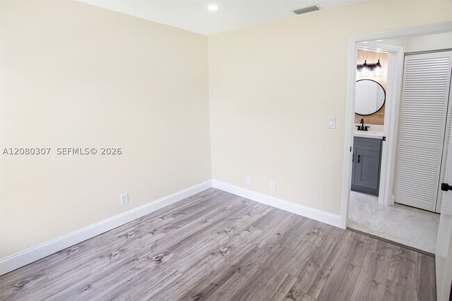 Building Photo - 9431 Boca Cove Cir