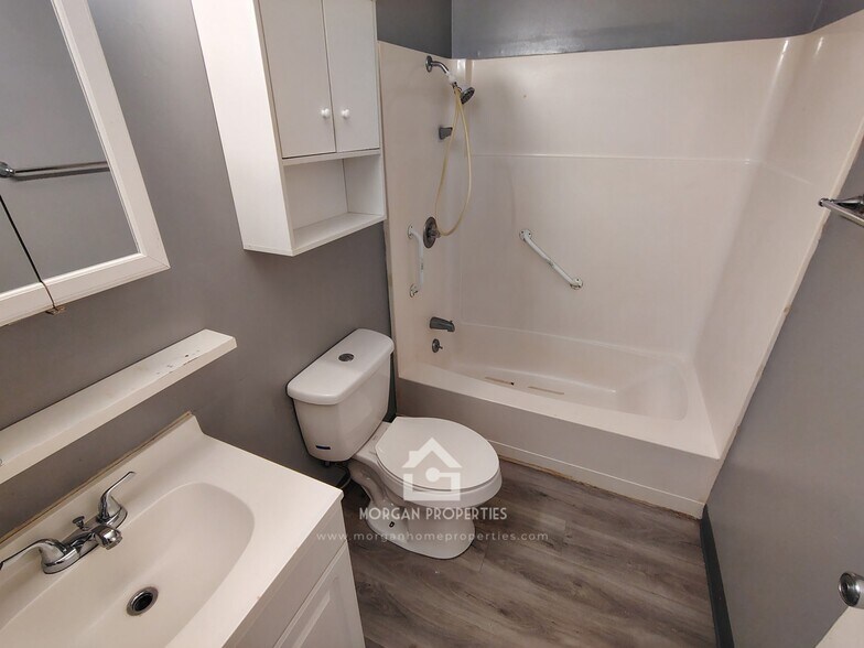 Building Photo - 2818 Greenview Ave