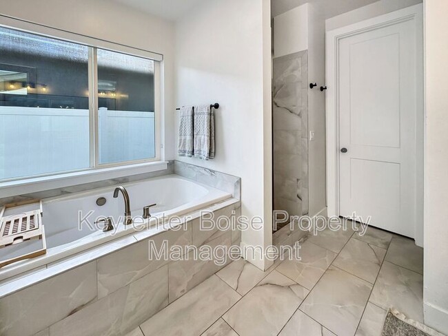 Building Photo - 8168 W Brooks Dr