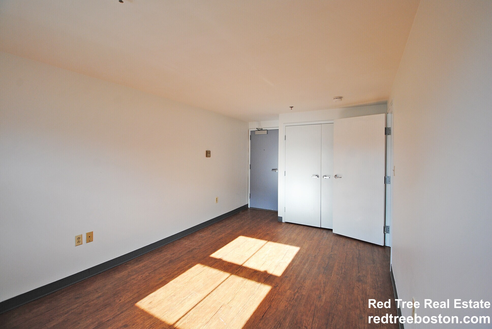 Building Photo - 5 Pine St