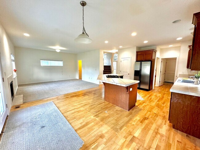 Building Photo - Spacious 4-Bedroom Home with Modern Comforts in Spanaway, WA