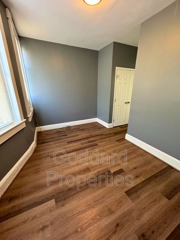 Building Photo - 1313 E North Ave