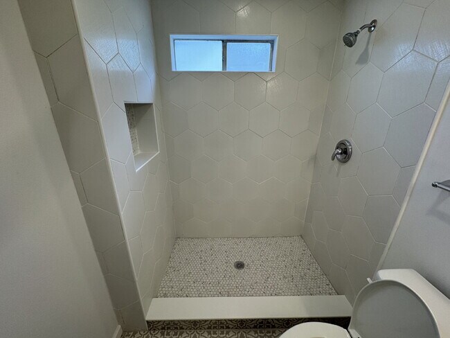 Building Photo - 2318 Fenwick Dr