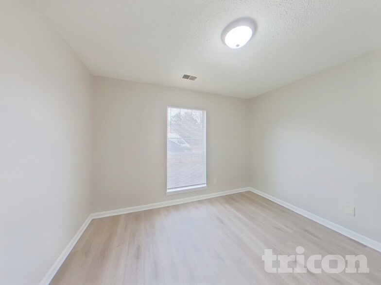 Building Photo - 121 Green Rose Rd