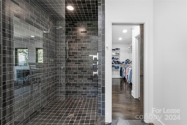 Building Photo - 49 Castle Ct