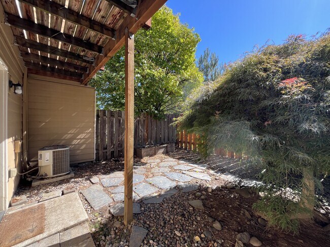 Building Photo - 13065 SW Seca Ct