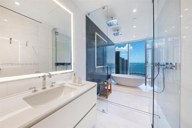 Building Photo - 300 Biscayne Blvd Way