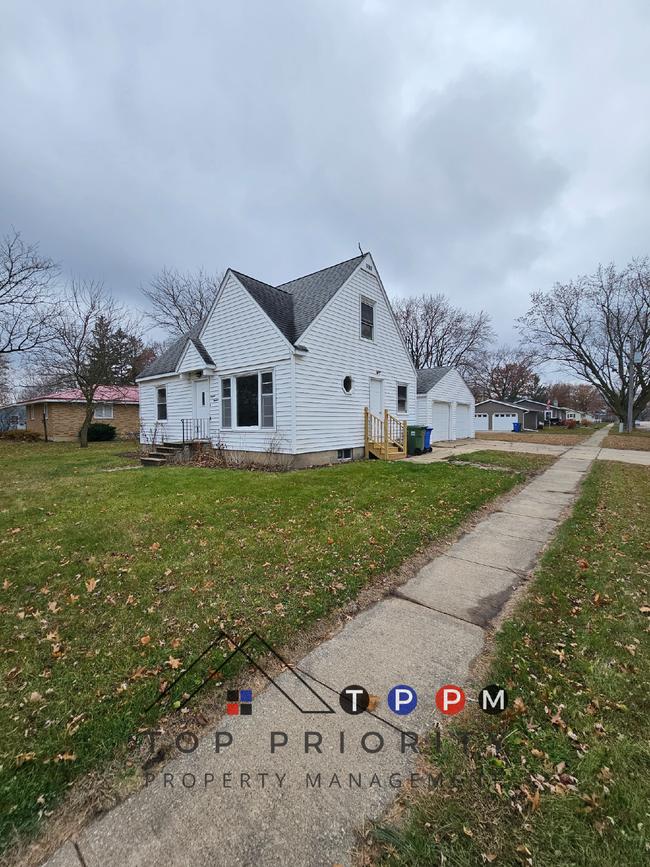 Building Photo - 3 Bedroom | 1 Bathroom Single Family Home ...