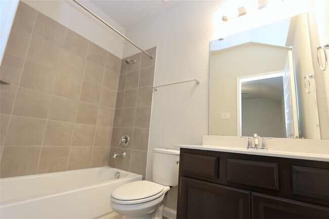 Building Photo - 1210 Oak Barrel Run