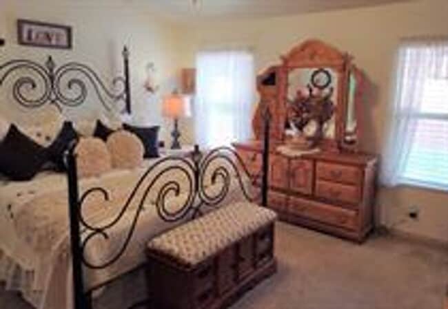 Building Photo - Snow Canyon Home!
