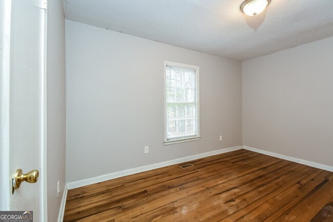 Building Photo - 3996 King Dr
