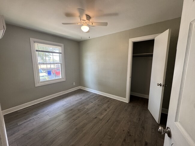 Building Photo - 2101 Montclair Ave