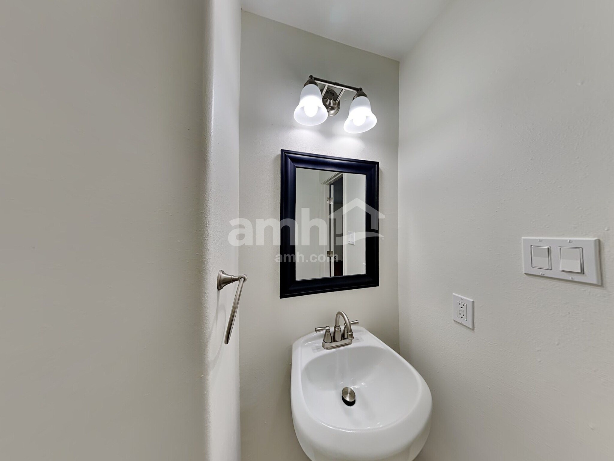 Building Photo - 16778 Fallen Timbers Dr
