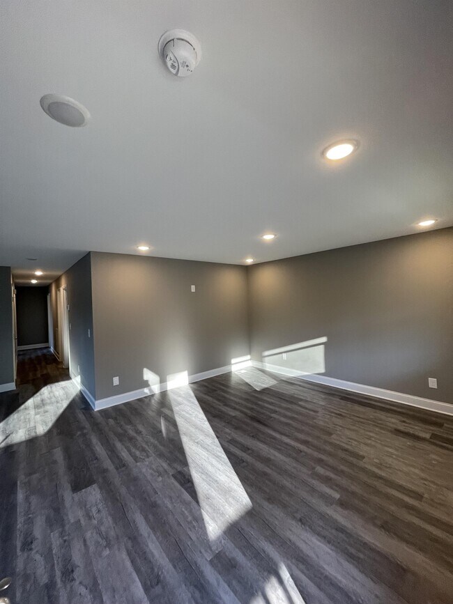 Building Photo - 2425 13th Ave