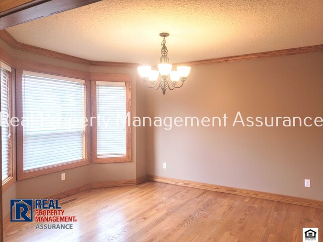 Building Photo - 15590 SW Tanager Dr