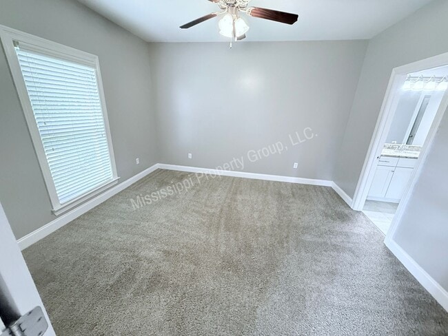 Building Photo - 4BR/4.5BA Stand Alone Unit For Rent
