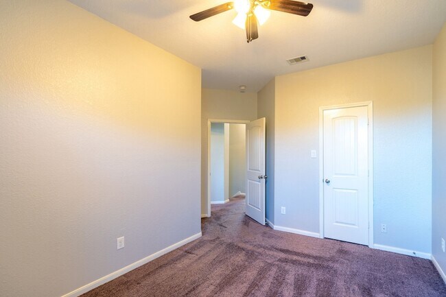 Building Photo - 138 Magnolia Grove Ln