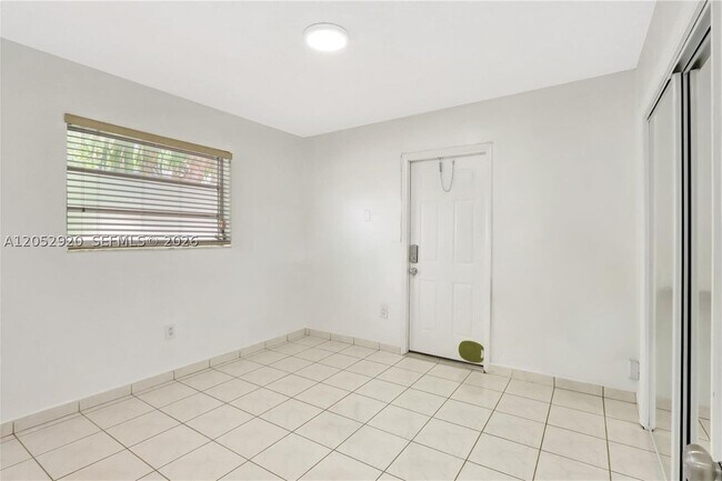 Building Photo - 2476 SW 17th St