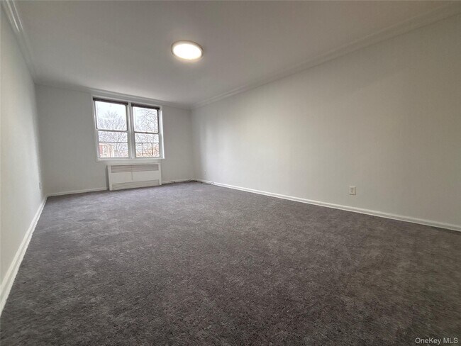 Building Photo - 50 S Middle Neck Rd