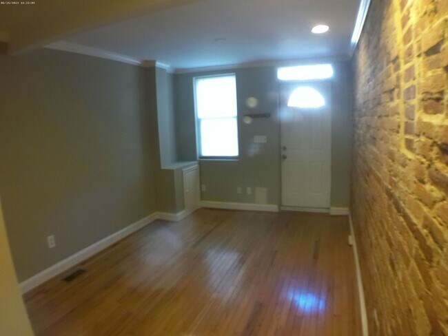 Building Photo - 912 S Potomac St