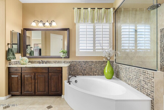 Building Photo - 3615 E Cassia Ln