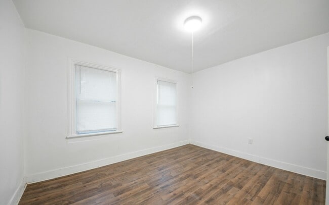 Building Photo - 1361 E 45th St