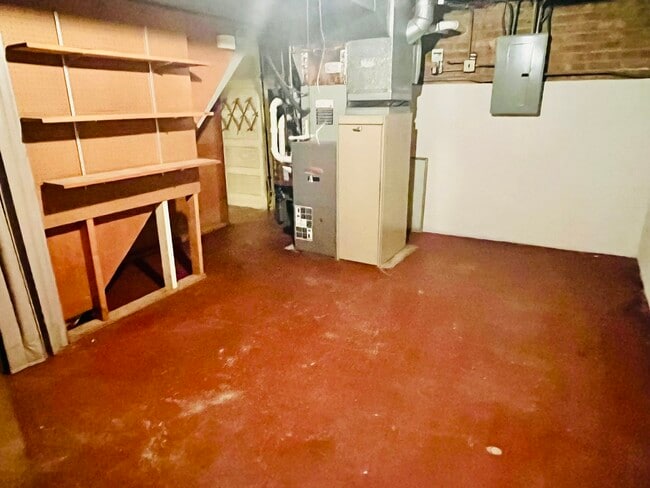 Building Photo - 7724 W Birchwood Ave