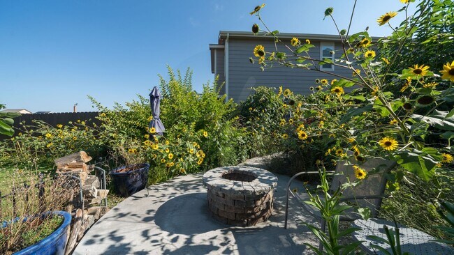 Building Photo - Stunning Two-Story in Desirable Lorson Ranch