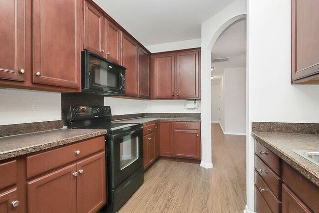 Building Photo - Gorgeous 3BD/2.5BA Townhome in Steele Creek's Lions Gate Community!
