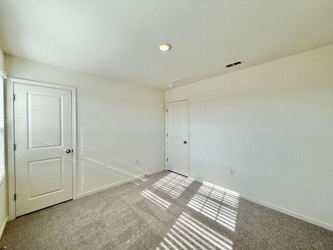 Building Photo - 199 Bedstone Wy