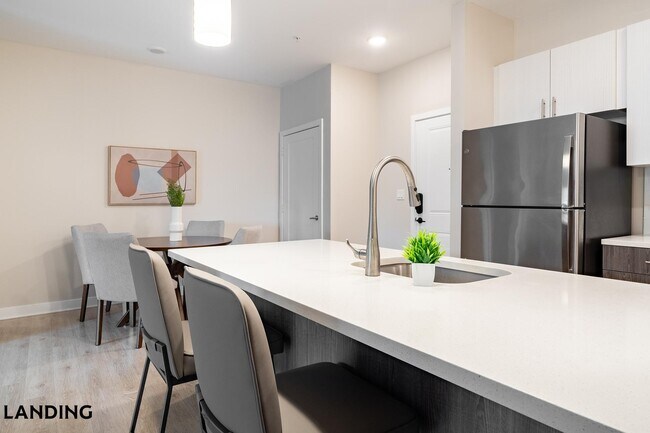 Building Photo - 100 Lexington St