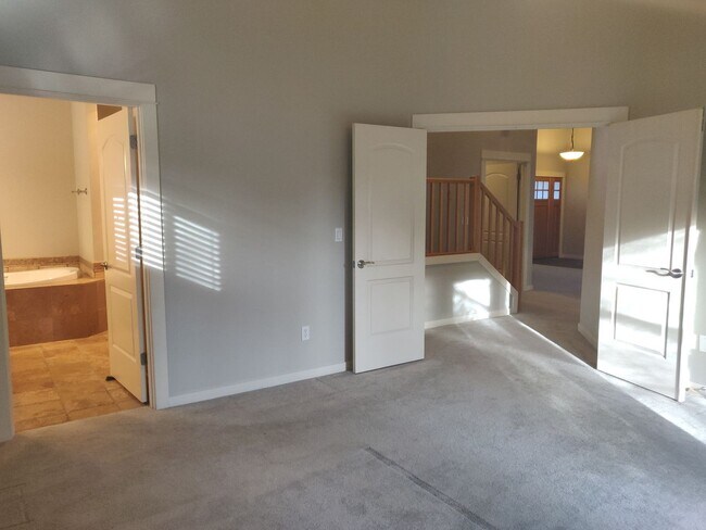 Building Photo - Stunning 4x2 with all bedrooms on the main...