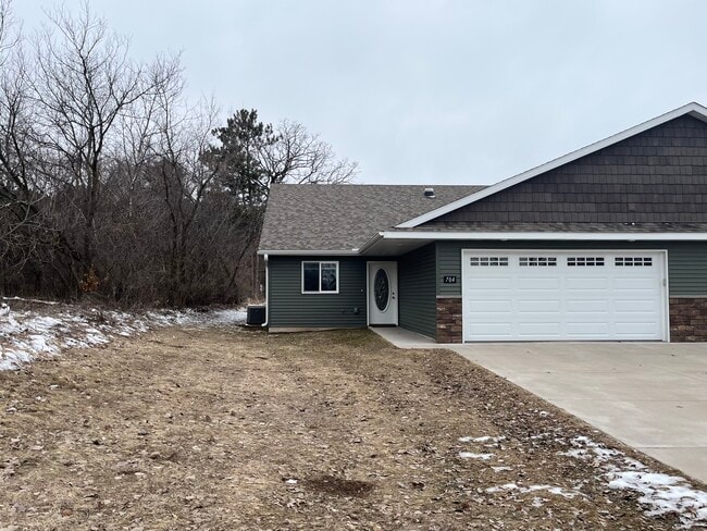 Building Photo - 704 E Wisconsin St