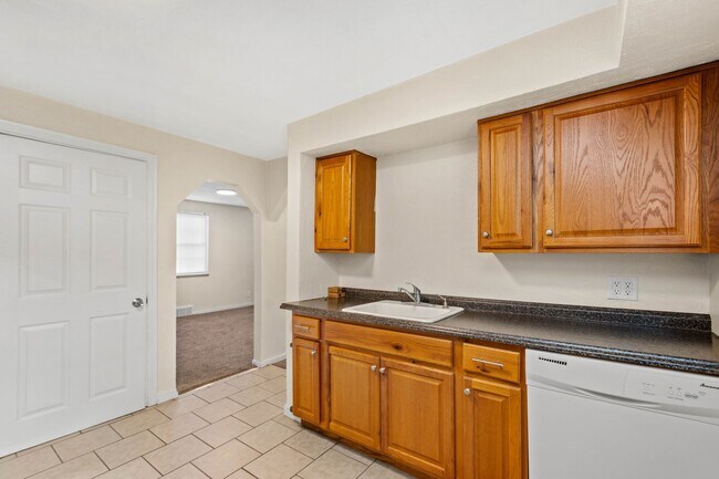 Building Photo - AVAILABLE FOR AUGUST 7TH!! Don't miss this FANTASTIC 1-bedroom in Penn Hills!